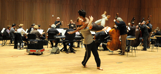 Paul Taylor’s American Modern Dance company is now dancing again to live music under a Local 802 union contract. Above, the Orchestra of St. Luke’s at a recent rehearsal with Paul Taylor dancers. “Dancing to live music is an exhilarating experience,” company dancer Michael Trusnovec said. “There is a satisfying rush of emotion when given the opportunity to move and respond to the different dynamics and tempos, the qualities and layers of sound, and the spontaneity of each performance. Never am I more present in a dance than when propelled by live, glorious music filling the theater.” Photo by Walter Karling.